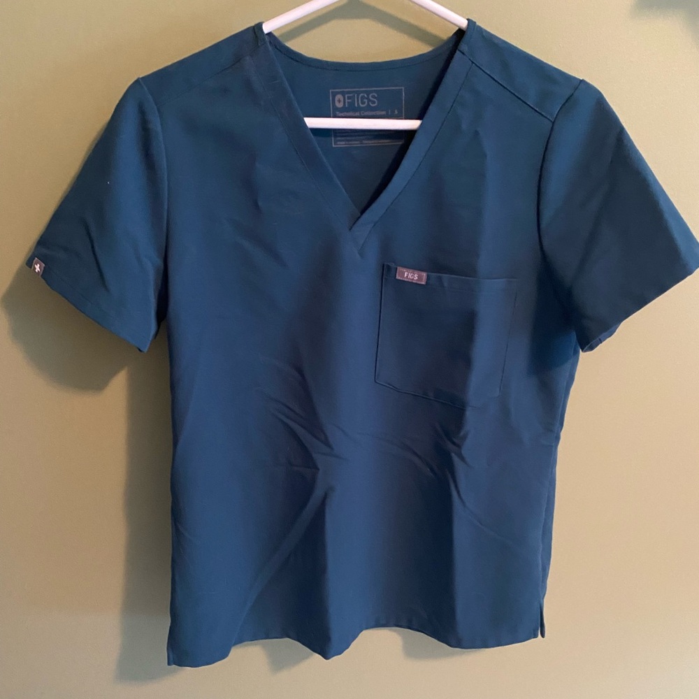 FIGS Catarina one pocket scrub top
